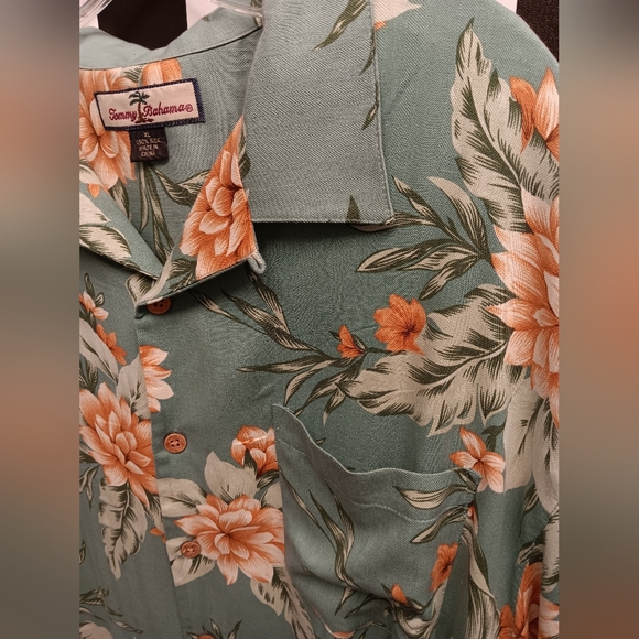 Tommy Bahama Button Down - Picture 4 of 8